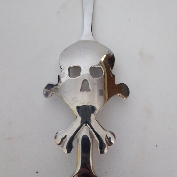 NEW SKULL CROSSBONES GLASS COCKTAIL SHAKER TOXIC SPIRITS NAPKINS ABSINTHE SPOON - Picture 6 of 15